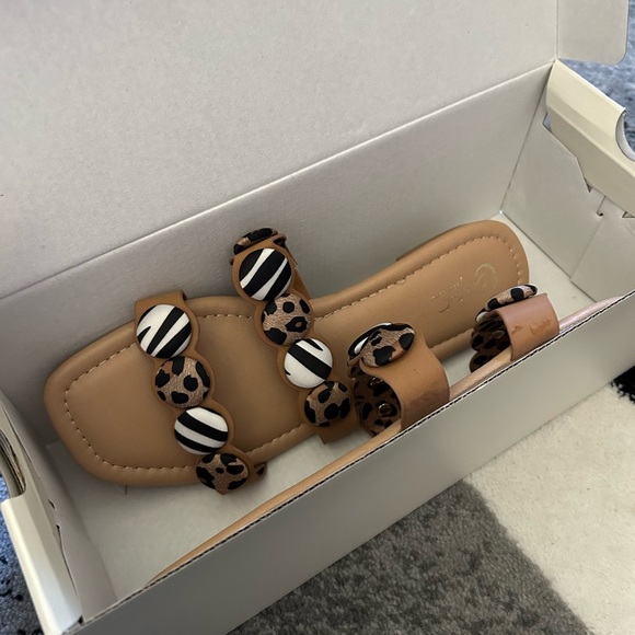 NIB Cato Slip on Sandels - Picture 6 of 6